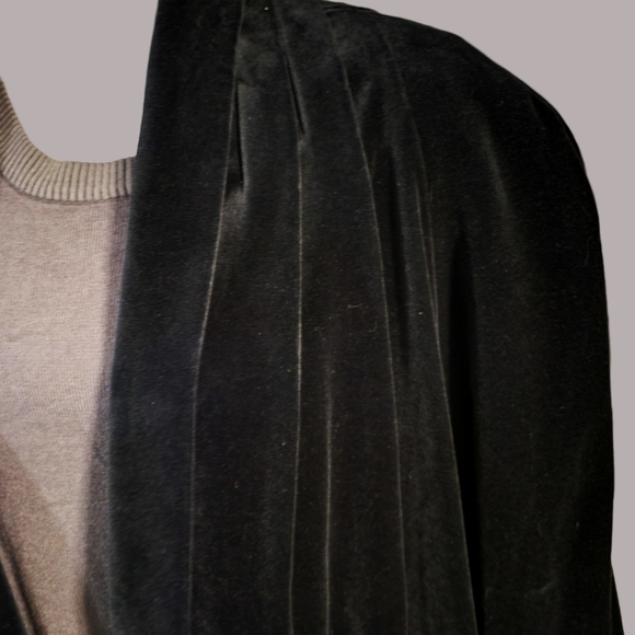 Vtg JS Collection Blk Velvet  F-Lgth Pleated Open Evening/ Opera Coat w/Pckts - Picture 2 of 6